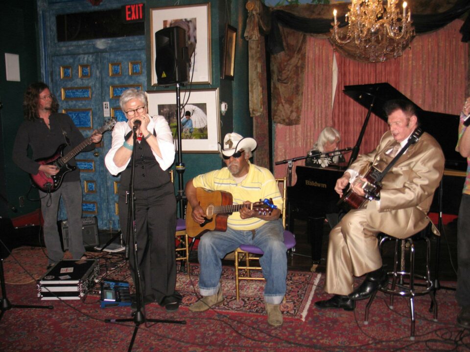 467104 382830218424867 100000936757709 1046617 1558334916 o